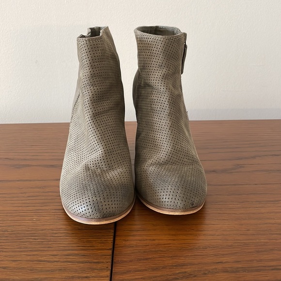 BP Trolley Ankle Booties in Perferated Grey - Size 7 - Picture 5 of 10